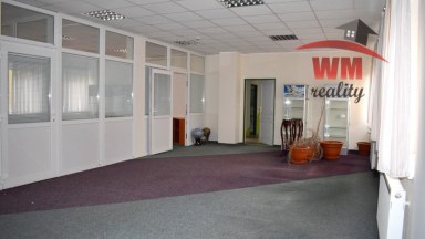 Pronájem kanceláře ve Staré Roli s parkováním