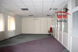 Pronájem kanceláře ve Staré Roli s parkováním